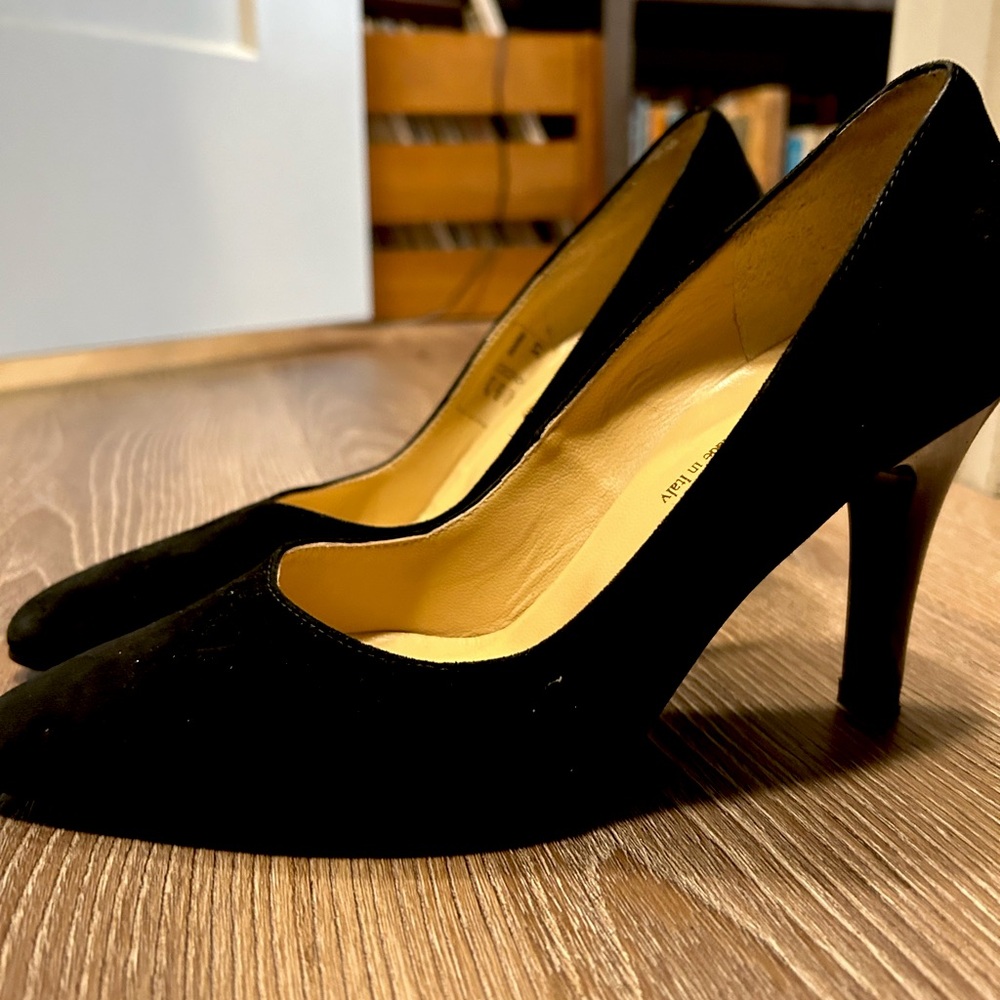 Brunate pumps in like new condition
